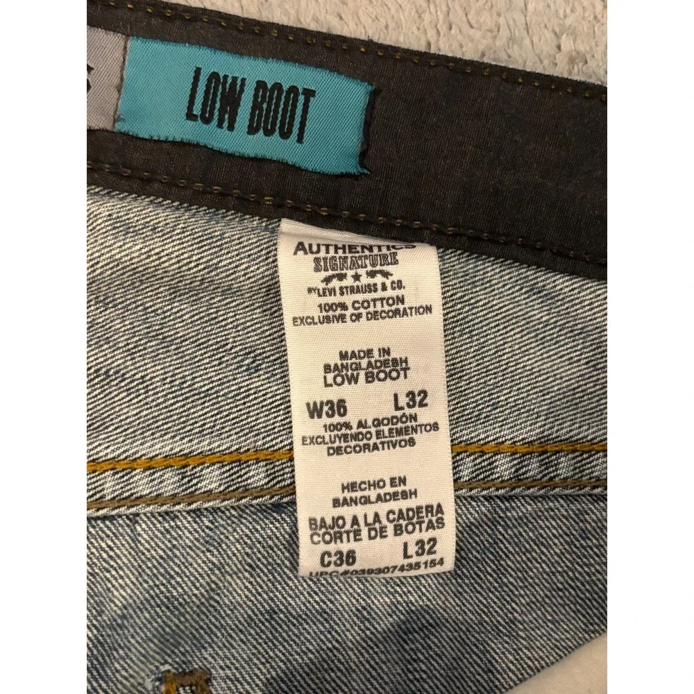 Levi Strauss Signature Authentic Jeans Mens 36x32 Low Boot Distressed Denim